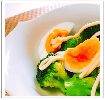 写真　ブロッコリーと卵のサラダ